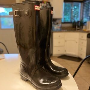 Gently worn Women's Original Tall Gloss Rain Boots.